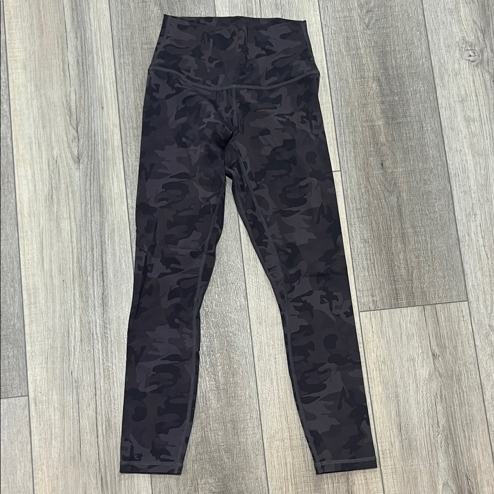 J80 camo leggings - size S